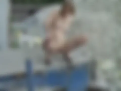 Pissen Outdoor auf der Rampe