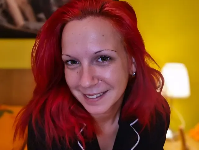 Ungeschminkt! Echt! Nah! Feucht Geil mit Dildo