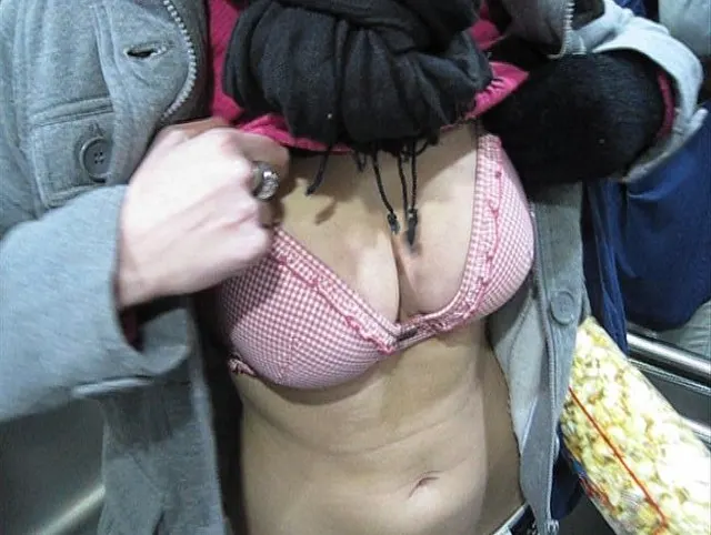 Titten-Flashing im Lift