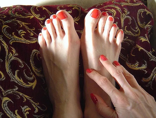 Meine Füsse auf dem großen Kissen