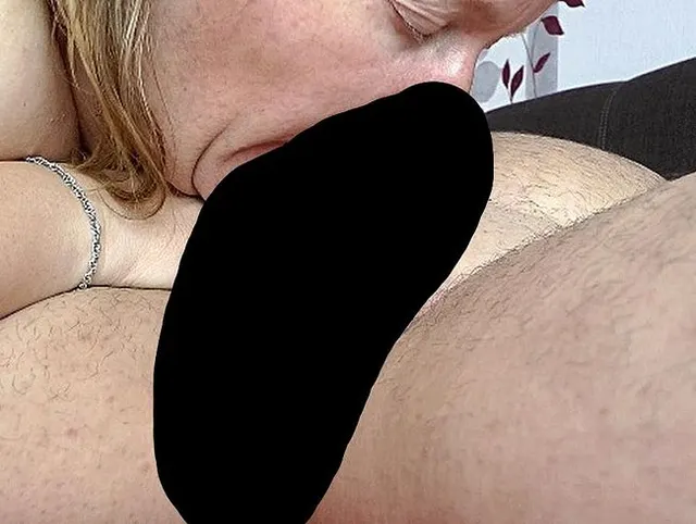 76. genüsslich Schwanz lutschen