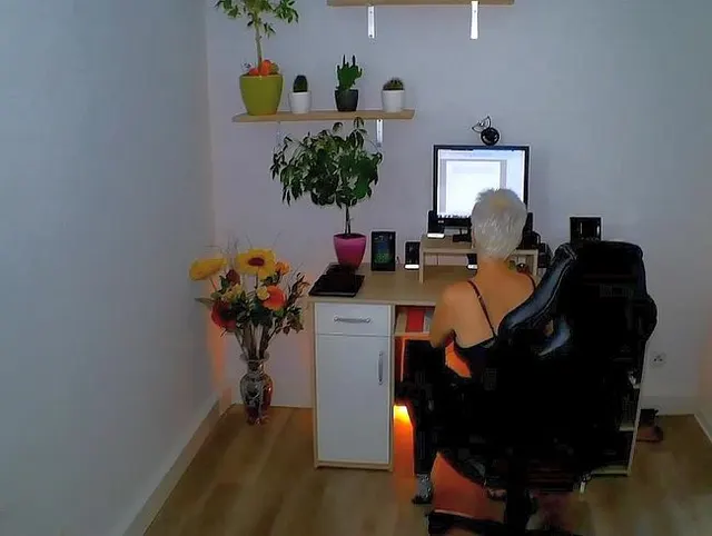 Meinen Chef mitten ins Büro gepisst!