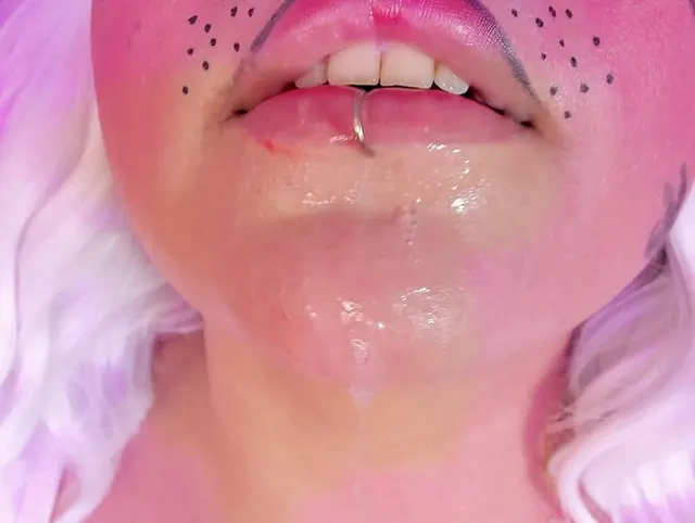 Kleines Haustier macht Ahegao mit viel Speichel – tief, so heiß mmm