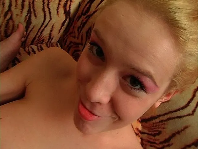 Footjob mit roten Fußnägeln!