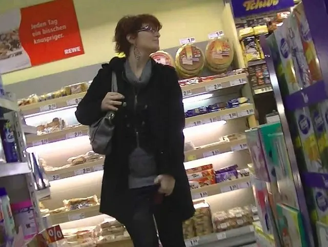 Unglaublich Public - Blowjob im Supermarkt