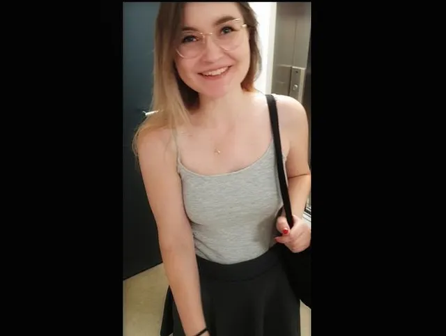 Privater Usertreff im Treppenhaus gefickt Creampie POV