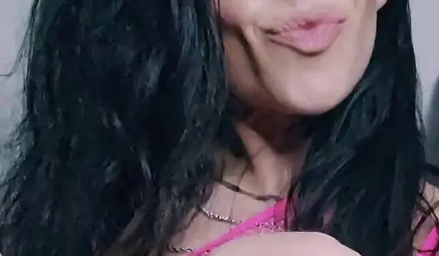 Natalie Carter Xxx Pussy entblößt und masturbiert beim Dildospiel