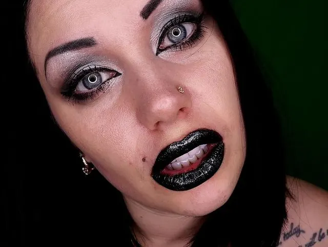 Sie hatten keine Erlaubnis, zu anderen Modellen zu wichsen! Vore & Executrix!