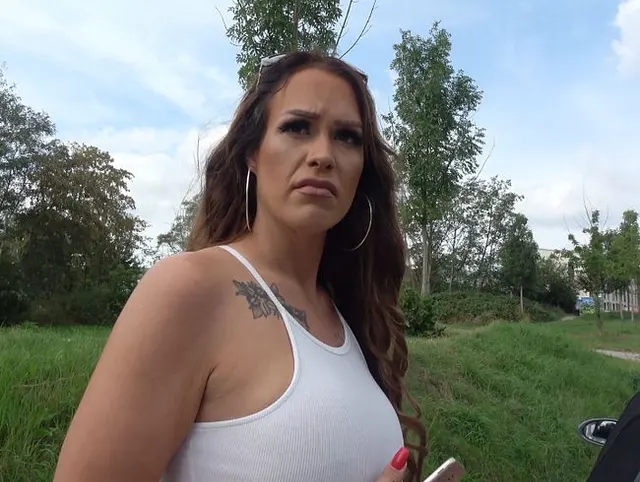 GERMAN SCOUT - Sarah bei Straßen Casting in Bochum Anal gefickt