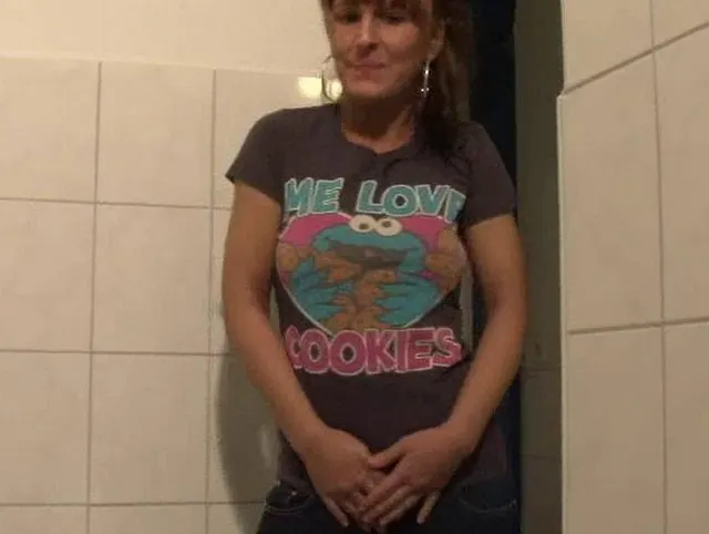 FRECH in die DUSCHE gepisst