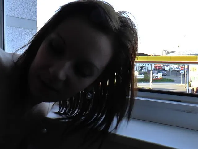 am offenen Fenster gefickt
