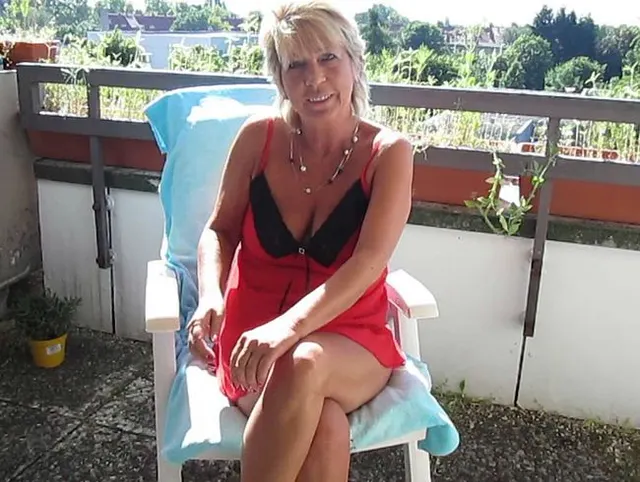 Deine MilfSandy ist für Dich da