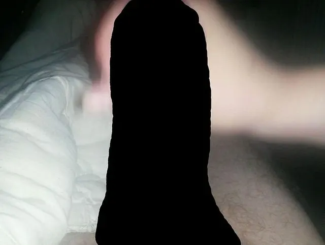 Frech die Morgenlatte wichsen lassen