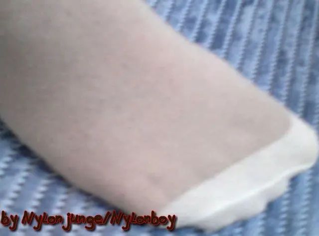 FAN Artikel 2-08: Sneaker Socken pissen