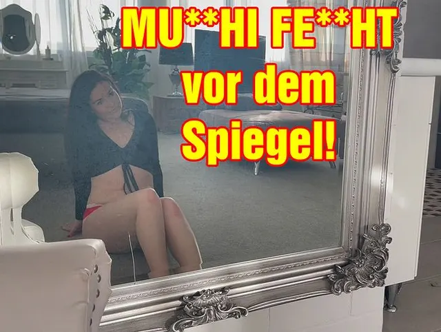 MUSCHI FEUCHT vor dem Spiegel!