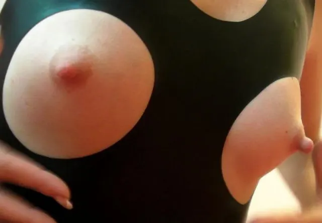 Nippel im Latexbody - Full HD