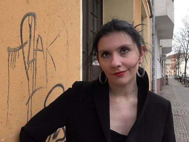 GERMAN SCOUT - Anal Sex für Kunststudentin Anna in Berlin bei Straßen Casting gefickt