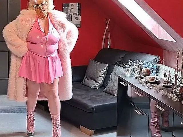 Erst Lady dann Schlampe in Pink!!!