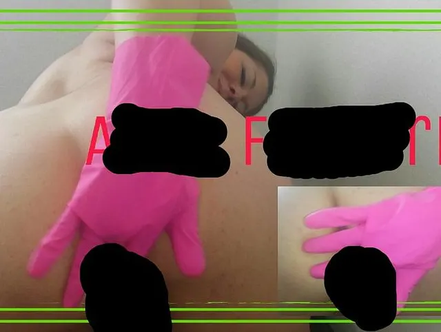Ich finger mich Anal in Latex Handschuhen