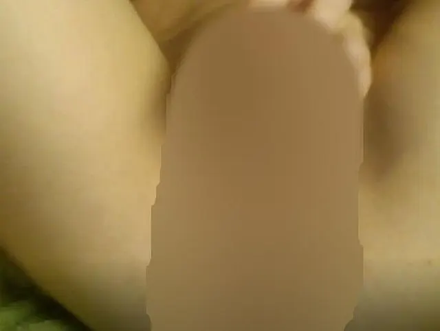 Sexy Teen Girl fickte ihre besamte Muschi mit Spielzeug. Super nasser Squirt
