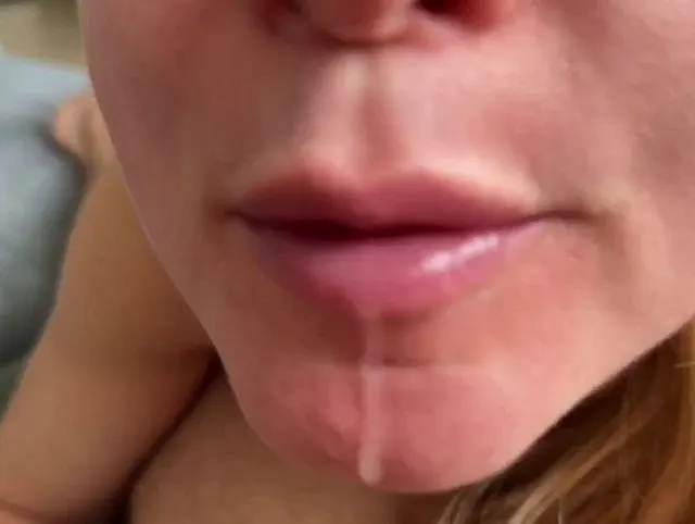 Nachmittags-Blowjob der Mama für ihren Stiefsohn