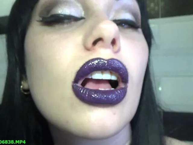 Lila glänzende Lippen! Küssen und Entengesichtsfetische!