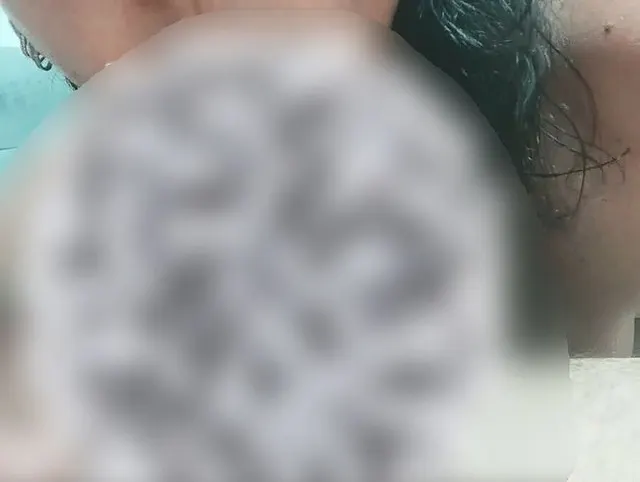 Reife, verheiratete MILF Hausfrau gibt tollen Blowjob mit Sperma im Mund