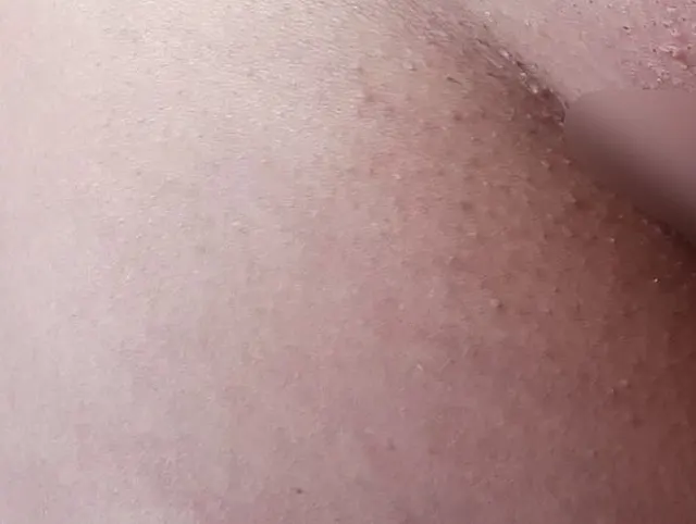 Nikkis rasierte Muschi