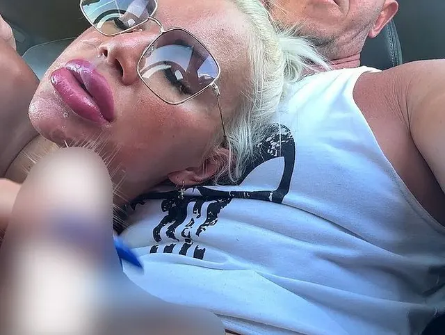 Ich habe auf dem Heimweg ein Selfie gemacht, während ich einem Taxifahrer einen geblasen habe