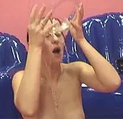 ** PISSLOCH im SPEKULUM SUPERZOOM **