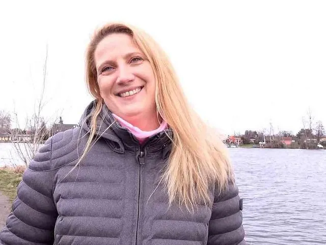 GERMAN SCOUT - KURVIGE MILF SABRINA IN BERLIN ABGESCHLEPPT