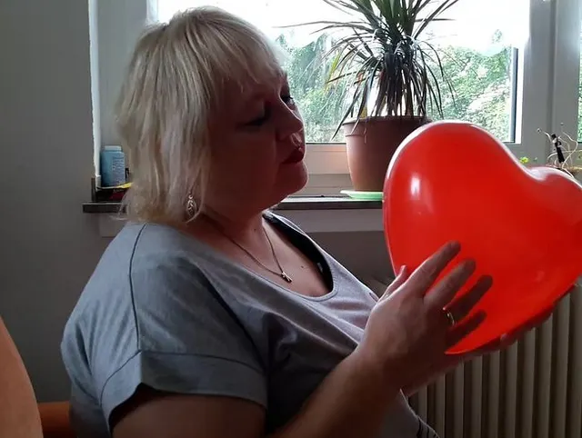 Luftballon - küßen und zertrampeln