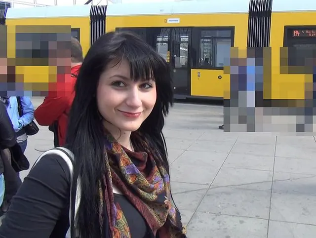 18j Spermaschlampe direkt am Alex gebangt
