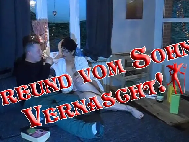 Versteckte Kamera: Freund vom Sohn vernascht!