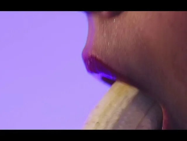 Ich suche Bananen für meine rote Erdbeere, genieße jedes Stück davon part 2