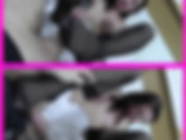 Au Pair Mädchen (20) füßelt in Nylons! 1