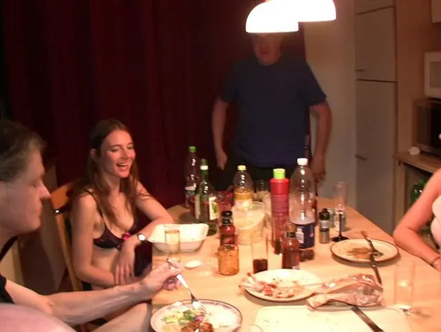 Sperma zum Nachtisch für meine Frau und ihre Freundin Tanischa