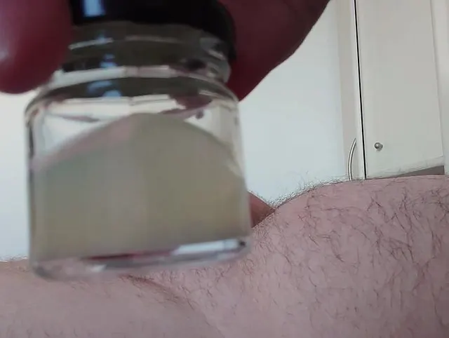 Das Sperma von Nylonjunge im Glas 1 ** Anwichsen **