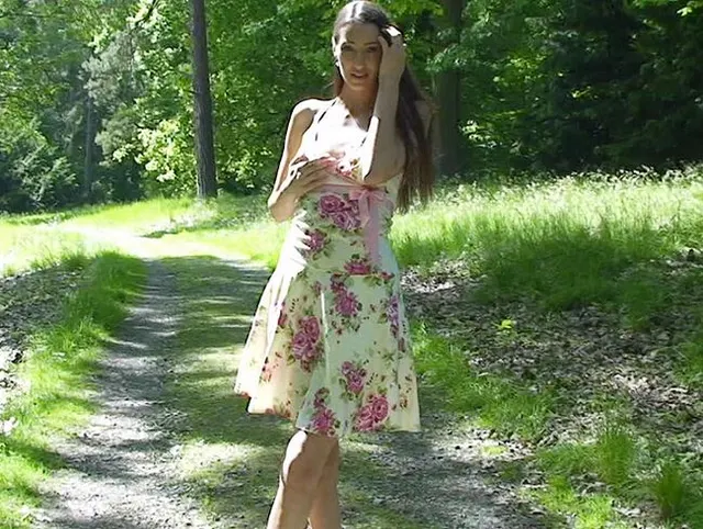 Was hab ich wohl unterm Kleid?