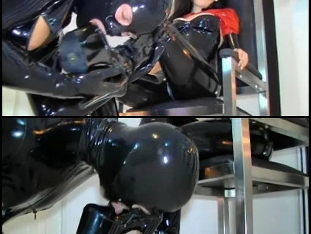 in Latex Stiefel lecken