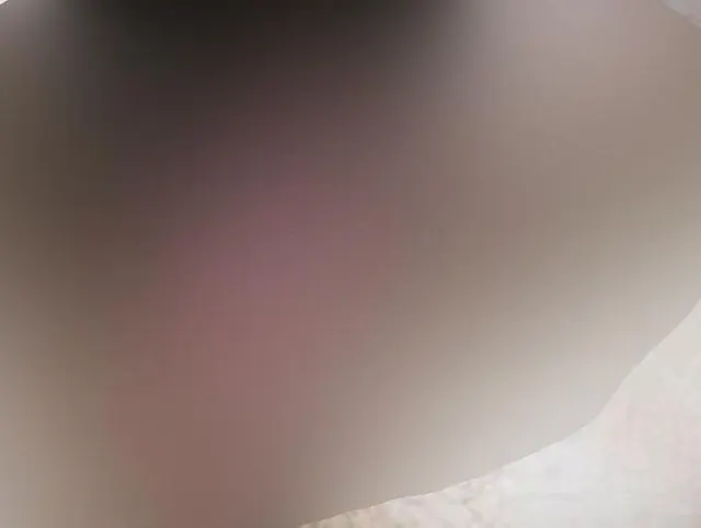 Schmutzige haarige Muschi kommt in Nahaufnahme