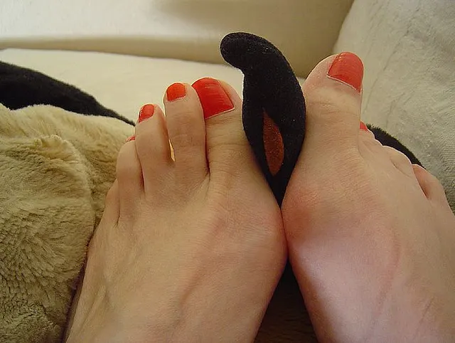 Footjob und auf meinen Fuss abspritzen