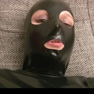 Latex Fetischisten aufgepasst !