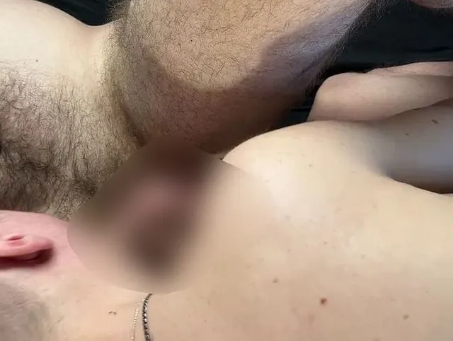 Papas Loch fingern und großen haarigen Schwanz lutschen