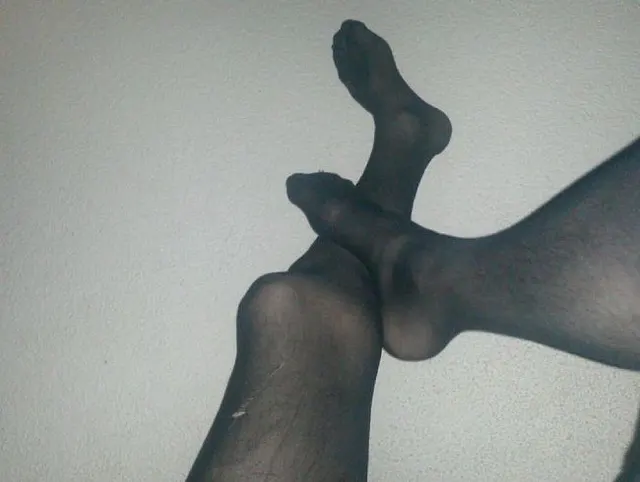 Verhült in Nylons