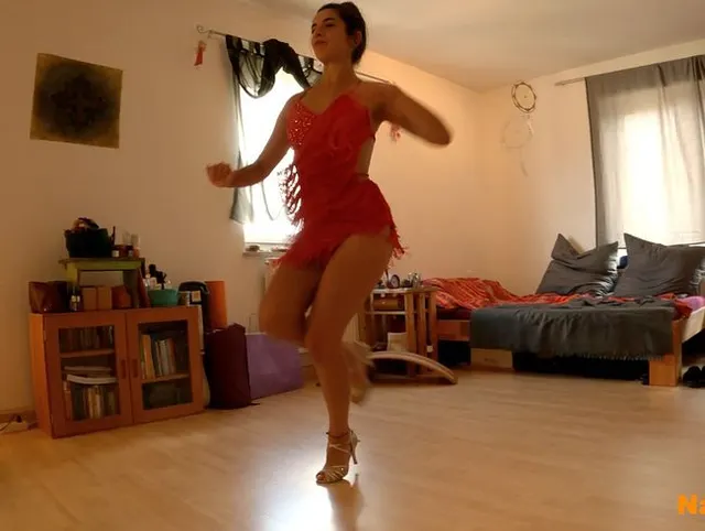 Hart gefickt worden im Tanzkleid - kleine Entspannung vor dem Auftritt artet aus