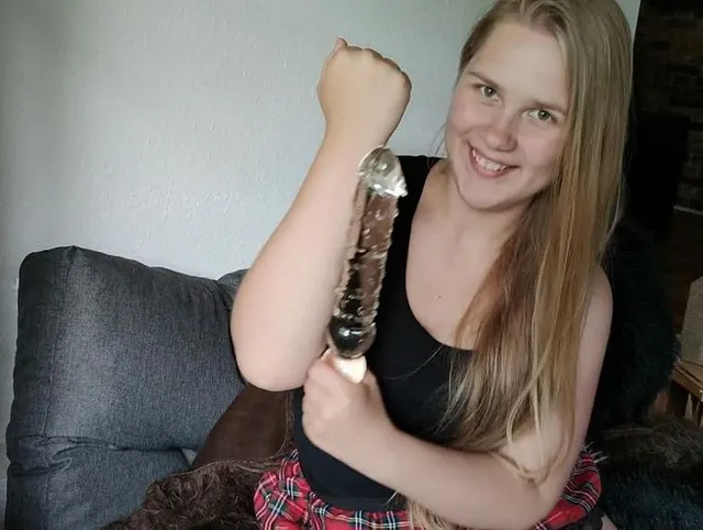 Mit RIESENDILDO und ANALPLUG aus GLAS ABGEFICKT!