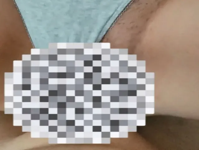 Viel Sperma im Mund für reife MILF Hausfrau