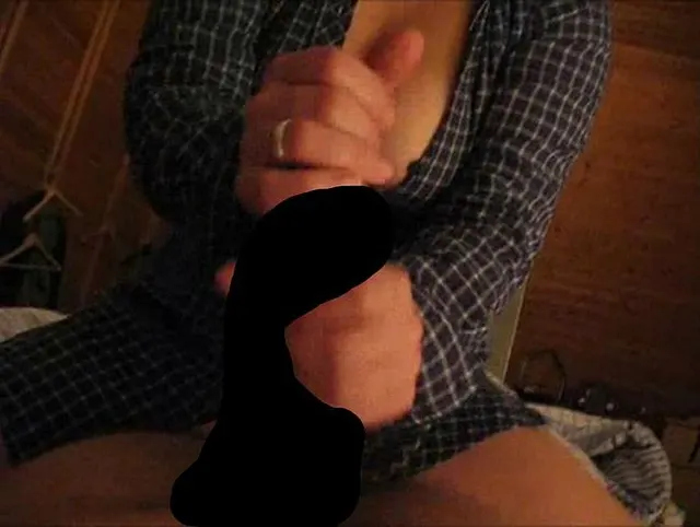 Hand, Mund, Zunge an Riesenschwanz