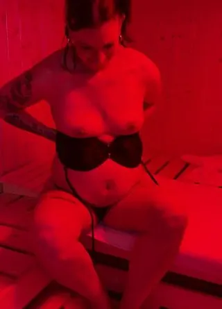 Privat Sauna ich ziehe mich aus für dich
